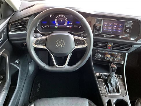 Used 2024 Volkswagen Jetta SE FWD image 8