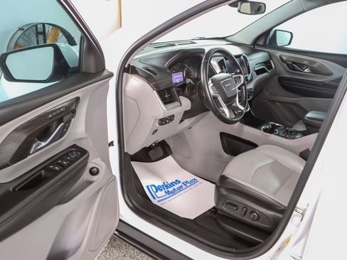 Used 2023 GMC Terrain SLT AWD/4WD image 3