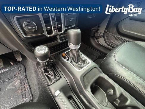 Used 2023 Jeep Wrangler Unlimited Sahara w/ Cold Weather Group AWD/4WD image 15