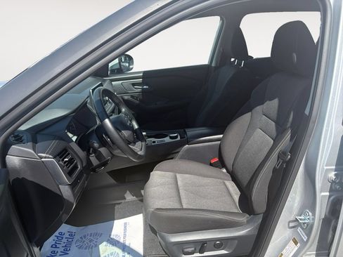 Used 2025 Nissan Rogue SV AWD/4WD image 9