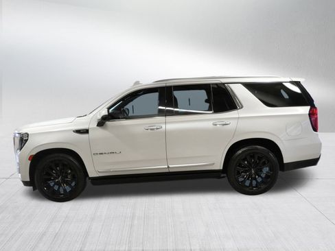 Used 2022 GMC Yukon Denali w/ Denali Premium Package image 4