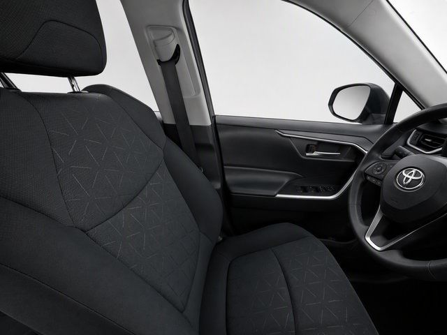 Certified 2021 Toyota RAV4 XLE w/ Convenience Package FWD image 16