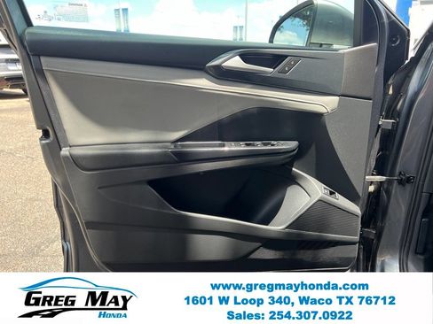 Used 2022 Volkswagen Taos SEL w/ Panoramic Sunroof Package AWD/4WD image 24
