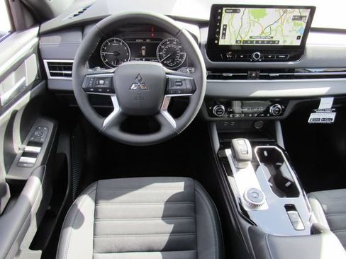 New 2026 Mitsubishi Outlander LE FWD image 17