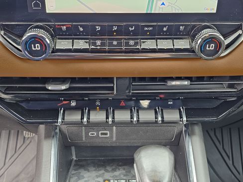 Used 2023 GMC Canyon AT4 w/ AT4 Premium Package image 28