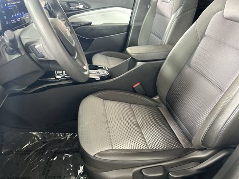 Used 2025 Chevrolet Trax LT FWD image 21