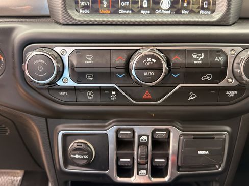 Used 2018 Jeep Wrangler Unlimited Sahara w/ Uconnect 4C Nav & Sound Group AWD/4WD image 52