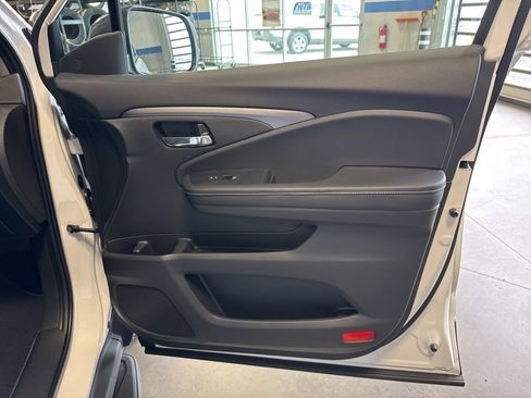 Certified 2025 Honda Ridgeline RTL image 30