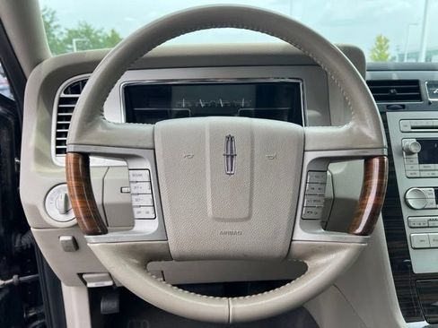 Used 2009 Lincoln Navigator 4WD image 14