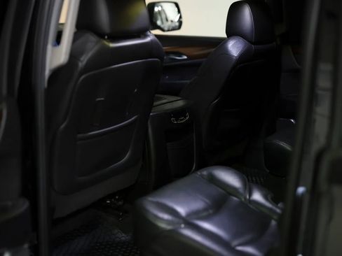 Used 2019 Cadillac Escalade ESV Luxury image 32