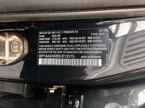 Used 2025 Porsche Macan image 33