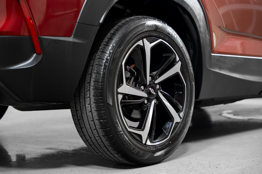 Used 2023 Chevrolet TrailBlazer RS w/ Sun and Liftgate Package FWD image 8