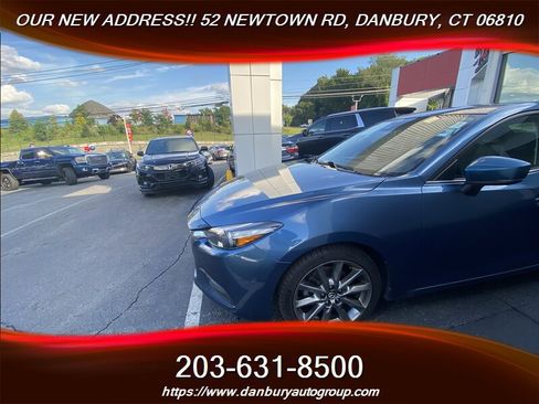 Used 2018 MAZDA MAZDA3 Touring FWD image 2