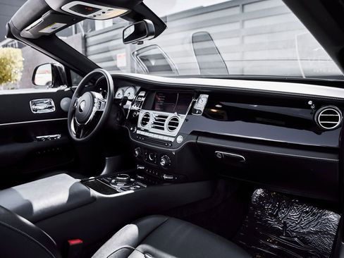 Used 2018 Rolls-Royce Dawn RWD image 37