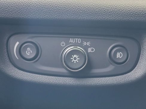 Used 2019 Buick Regal Essence w/ Driver Confidence Package I image 19