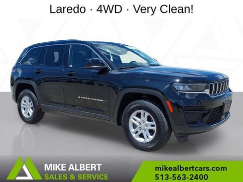 Used 2023 Jeep Grand Cherokee Laredo AWD/4WD image 1