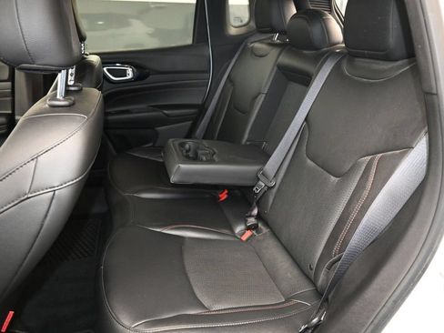 Used 2025 Jeep Compass Trailhawk w/ Trailhawk Convenience Group AWD/4WD image 18