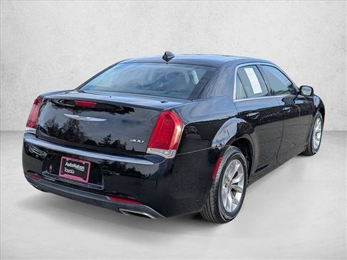 Used 2016 Chrysler 300 Limited image 5