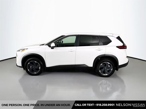 Certified 2026 Nissan Rogue SV FWD image 8