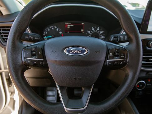 Used 2022 Ford Escape SE image 17