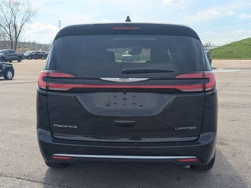 New 2026 Chrysler Pacifica Limited image 4