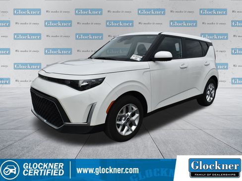 Used 2025 Kia Soul LX FWD image 1