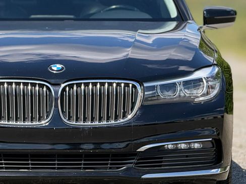 Used 2018 BMW 740i image 12