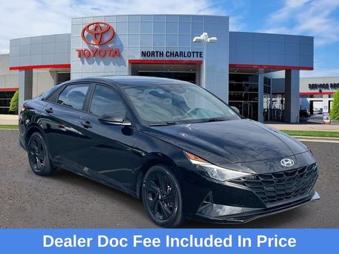 Used 2023 Hyundai Elantra SEL w/ Cargo Package FWD image 1