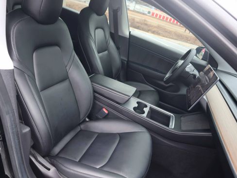 Used 2021 Tesla Model 3 Performance image 5