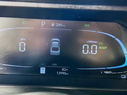 Used 2025 Hyundai Elantra Hybrid FWD image 12