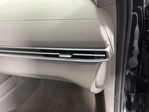 Used 2025 Hyundai Elantra SEL image 19