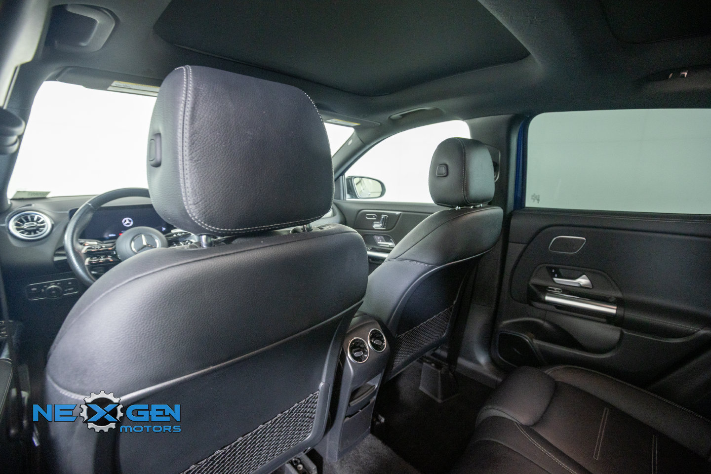 Used 2024 Mercedes-Benz GLA 35 AMG 4MATIC image 30