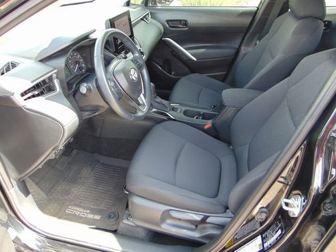 Used 2023 Toyota Corolla Cross LE FWD image 10