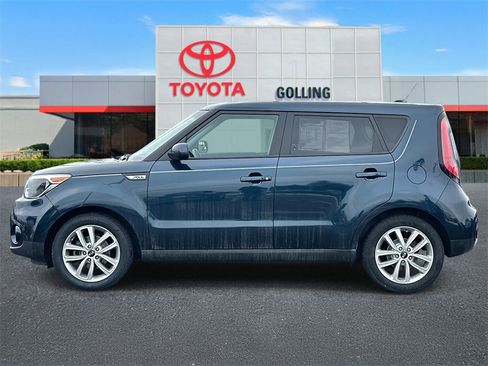 Used 2017 Kia Soul + image 2