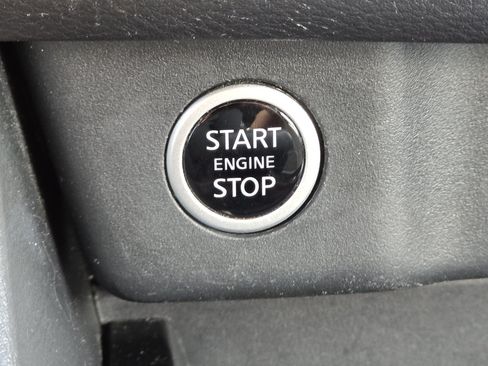 Used 2023 Nissan Rogue SV AWD/4WD image 9