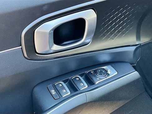 Certified 2025 Kia Sorento EX w/ EX Panoramic Sunroof Package image 17