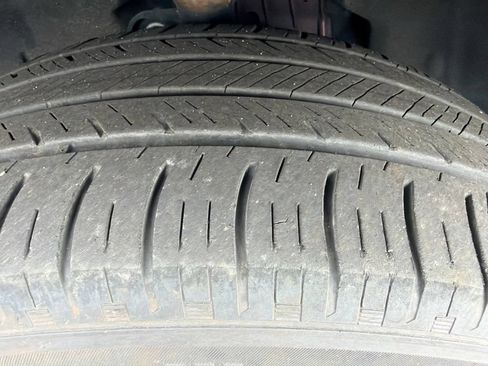 Used 2024 Ford Explorer XLT w/ Equipment Group 202A AWD/4WD image 7