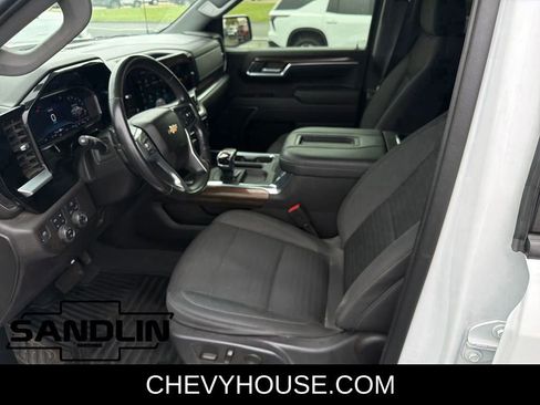 Used 2022 Chevrolet Silverado 1500 LT w/ Z71 Off-Road Package AWD/4WD image 19