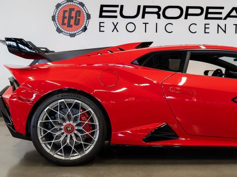 Used 2023 Lamborghini Huracan STO image 19