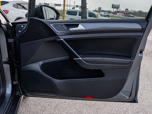 Used 2018 Volkswagen Golf SE image 13