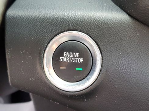 Used 2022 GMC Terrain SLE w/ Driver Convenience Package image 17