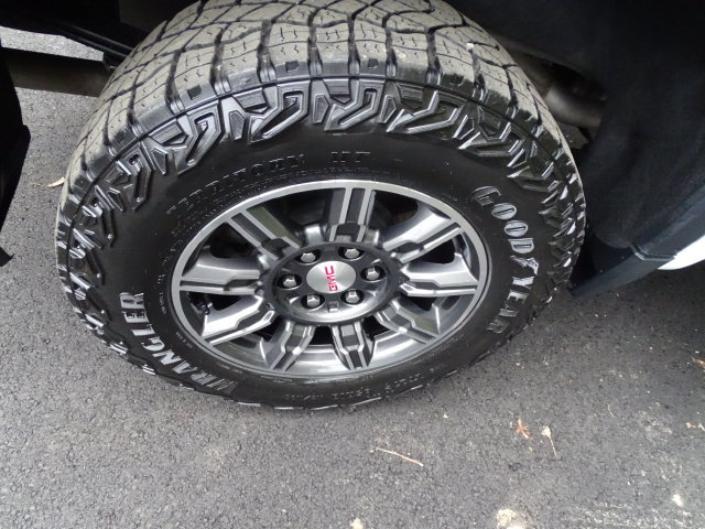 Used 2024 GMC Sierra 1500 AT4 w/ Technology Package AWD/4WD image 30