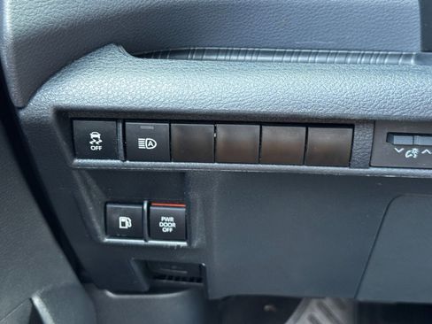 Used 2023 Toyota Sienna XSE image 19