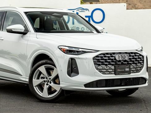 Certified 2025 Audi Q5 Premium Plus w/ Premium Plus AWD/4WD image 5