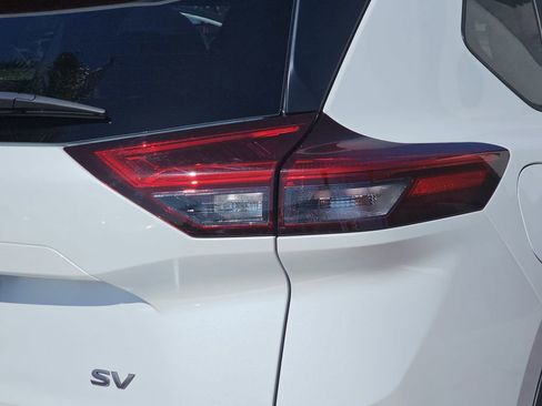 Used 2024 Nissan Rogue SV image 39