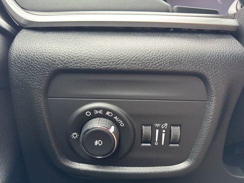 New 2025 Jeep Grand Cherokee Limited image 12