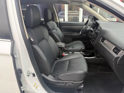 Used 2019 Mitsubishi Outlander SEL image 16