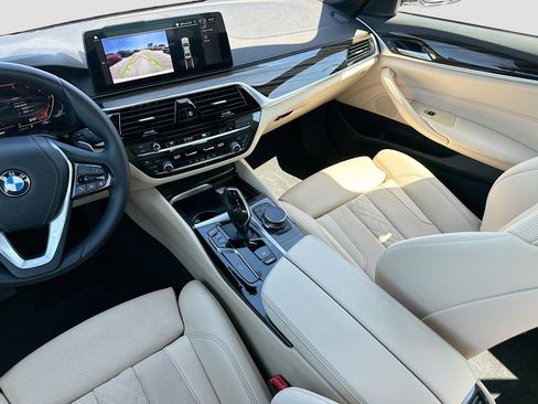 Certified 2023 BMW 530i RWD image 23