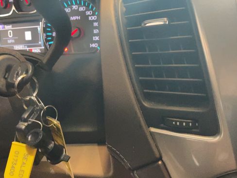 Used 2019 Chevrolet Suburban LT RWD image 16