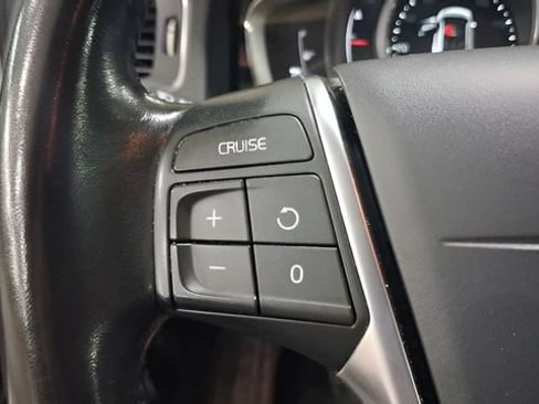 Used 2018 Volvo V60 T5 Dynamic w/ Vision Package FWD image 34
